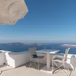 White Santorini Hotell 3*