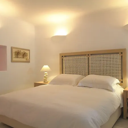 White Santorini ホテル 3*