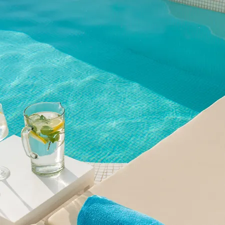 White Santorini ホテル イメロヴィグリ