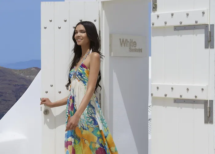 White Santorini Hotell 3*