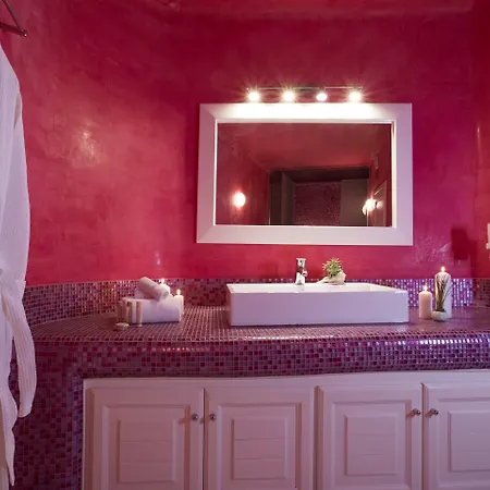 White Santorini إيميروفيغلي