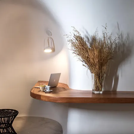 White Santorini 4*