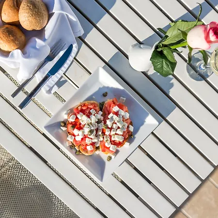 White Santorini فندق إيميروفيغلي