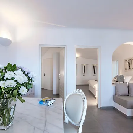 White Santorini إيميروفيغلي